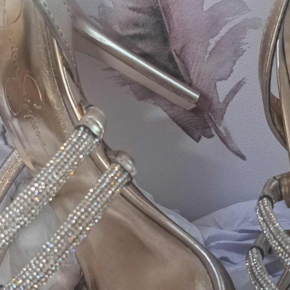 New Jessica Simpson  Gold Tiannah size 7